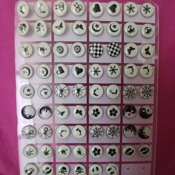 2 pairs Glow in the dark earrings (randomized) - Picture 4 of 4